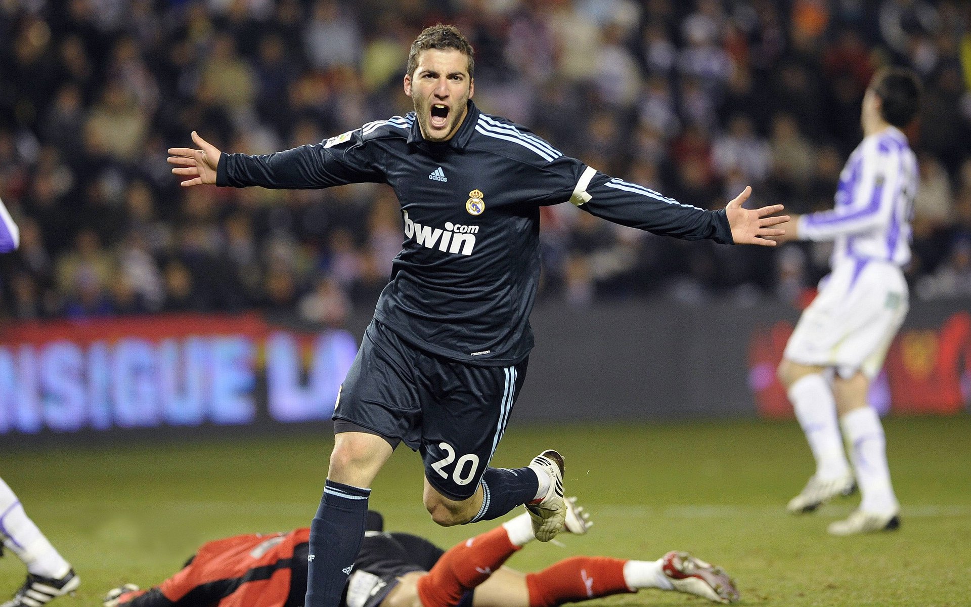 亚洲新星闪耀国际赛场 男子110米跨栏再创佳绩